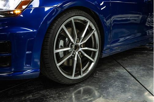 2017 Volkswagen Golf R 4-Door