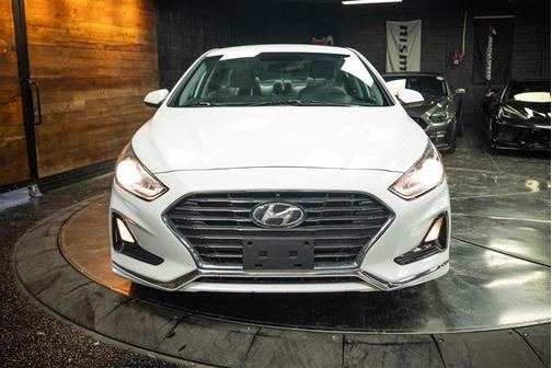 Quartz White Pearl 2018 Hyundai SONATA SE