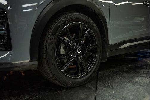 2021 Nissan Kicks SR