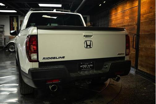 White 2023 Honda Ridgeline RTL