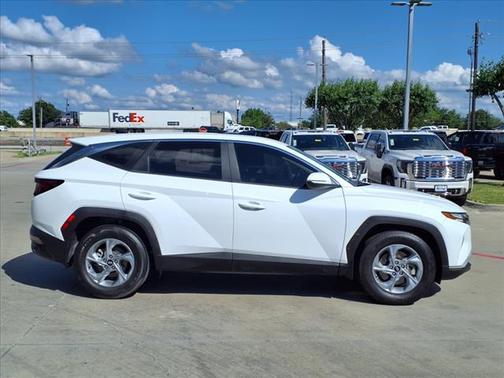 2022 Hyundai TUCSON SE