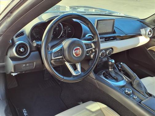 2019 FIAT 124 Spider Lusso