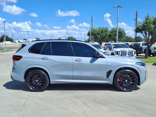 2025 BMW X5 M60i