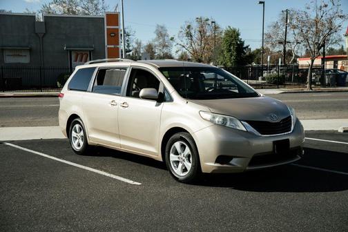2011 Toyota Sienna LE
