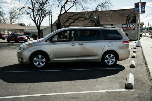 2011 Toyota Sienna LE