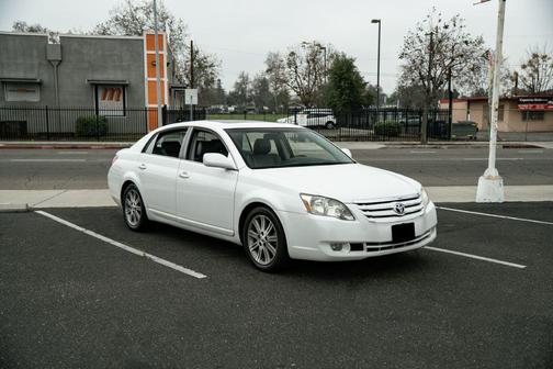 2005 Toyota Avalon XL