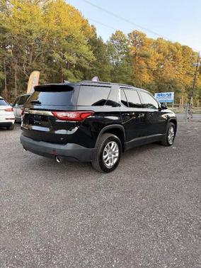 Mosaic Black Metallic 2020 Chevrolet Traverse LT Cloth