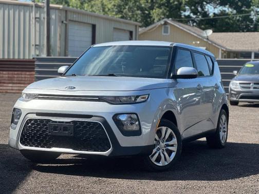 Sparkling Silver 2020 Kia Soul LX