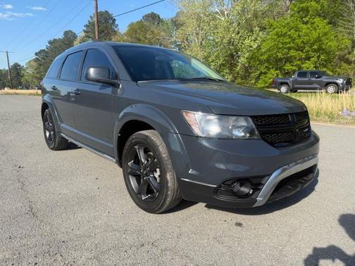 Pitch Black Clearcoat 2018 Dodge Journey Crossroad