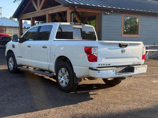 Glacier White 2017 Nissan Titan SV