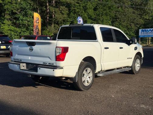 Glacier White 2017 Nissan Titan SV