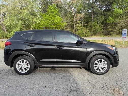 Black Noir Pearl 2019 Hyundai TUCSON SE