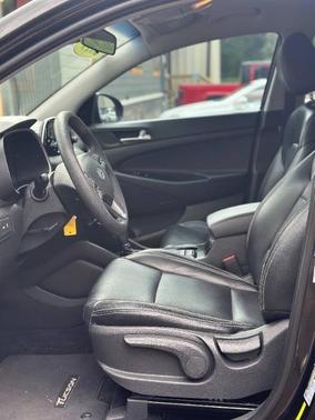 Black Noir Pearl 2019 Hyundai TUCSON SE