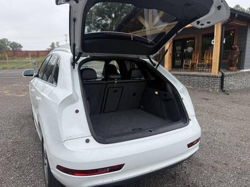 White 2015 Audi Q3 2.0T Premium Plus
