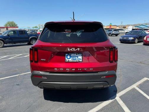 Red 2022 Kia Sorento LX