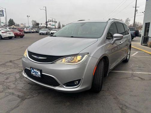 2018 Chrysler Pacifica Touring-L