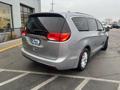 2018 Chrysler Pacifica Touring-L