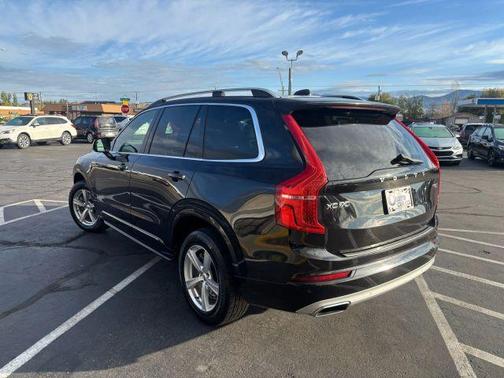 2016 Volvo XC90 T5 Momentum