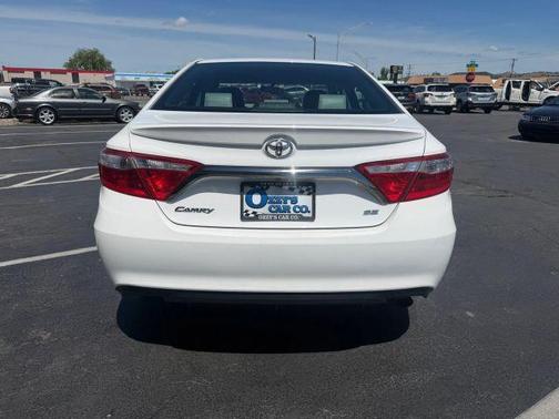 White 2016 Toyota Camry SE