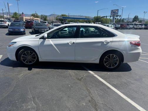 White 2016 Toyota Camry SE