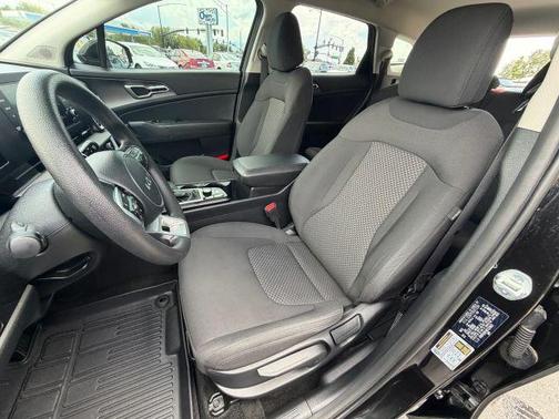 Black 2024 Kia Sportage LX