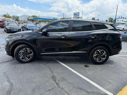 Black 2024 Kia Sportage LX