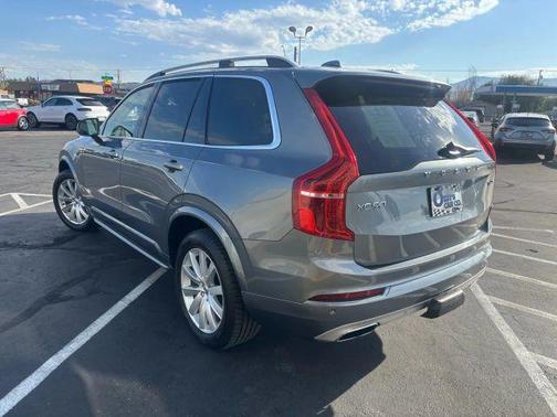 2016 Volvo XC90 T6 Momentum