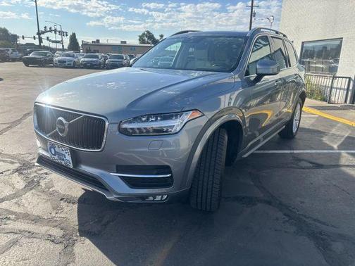 2016 Volvo XC90 T6 Momentum