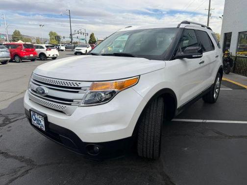 White 2014 Ford Explorer XLT