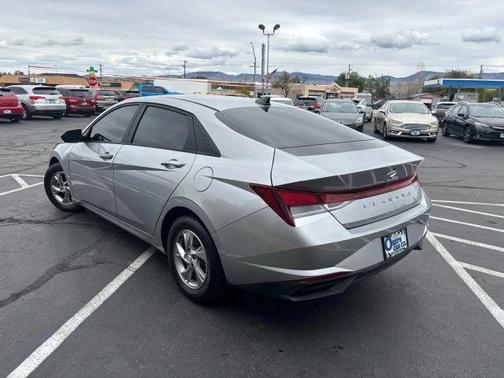 2021 Hyundai ELANTRA SE