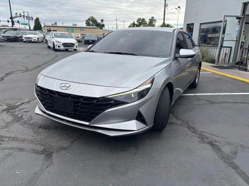 2021 Hyundai ELANTRA SE