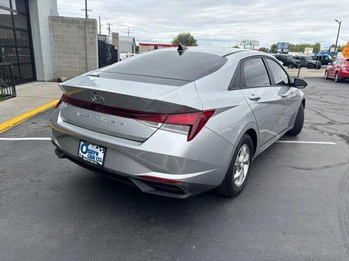 2021 Hyundai ELANTRA SE