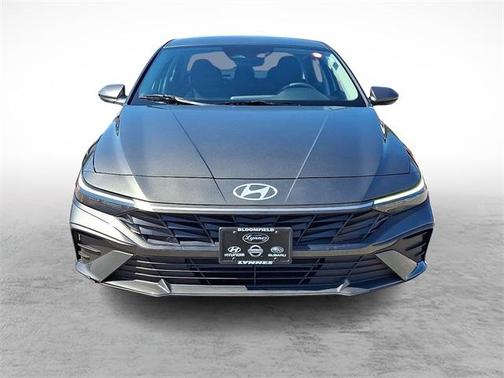 2024 Hyundai ELANTRA SE