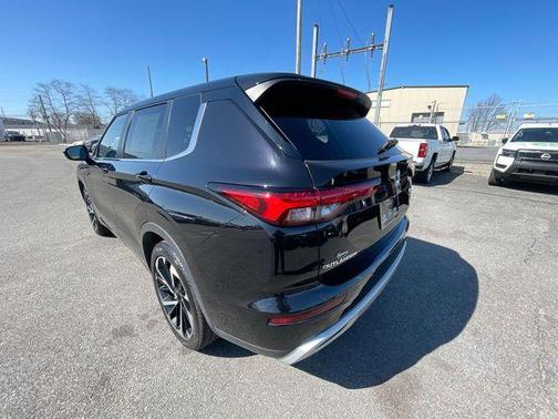 2022 Mitsubishi Outlander Black Edition