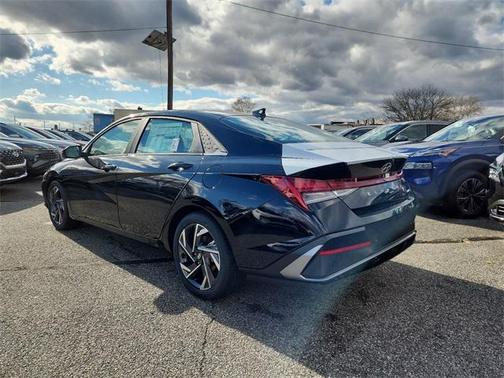 2025 Hyundai ELANTRA Limited