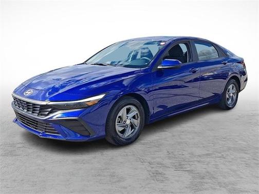 2024 Hyundai ELANTRA SE