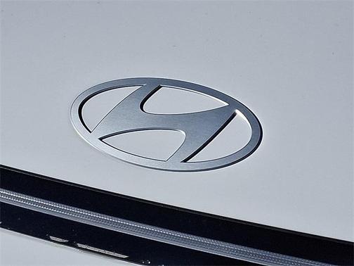2025 Hyundai KONA SE