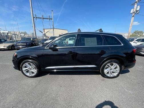 Orca Black Metallic 2021 Audi Q7 45 Premium Plus