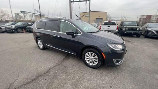 2019 Chrysler Pacifica Touring-L