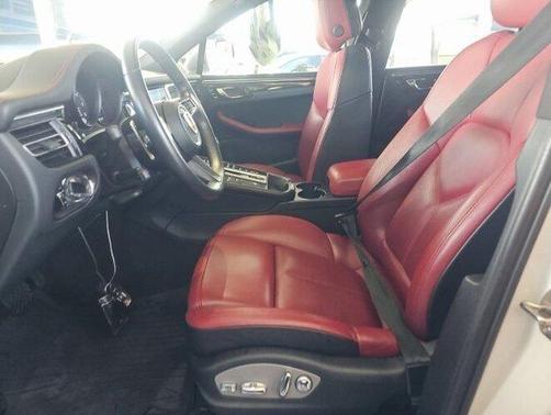 2022 Porsche Macan Base