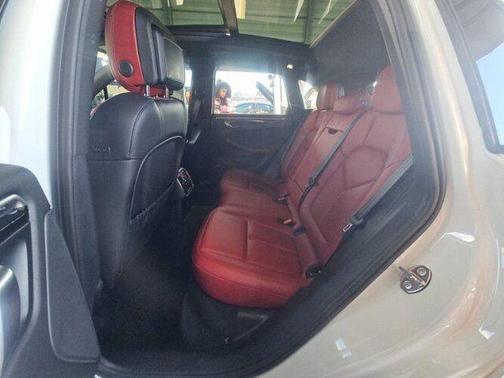 2022 Porsche Macan Base