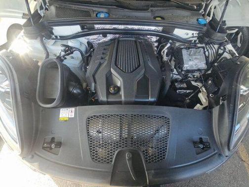 2022 Porsche Macan Base