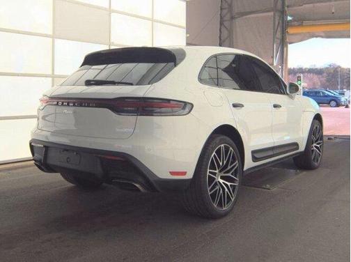 2022 Porsche Macan Base
