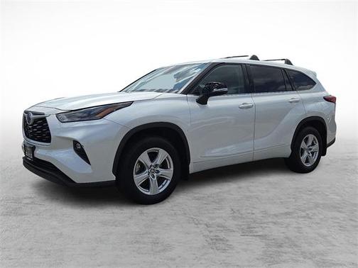 2022 Toyota Highlander LE