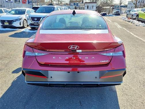 2025 Hyundai ELANTRA Limited