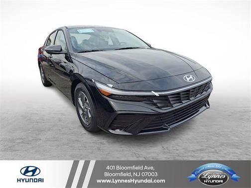 2025 Hyundai ELANTRA SE