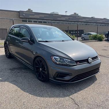 2018 Volkswagen Golf R 2.0T w/DCC & Navigation