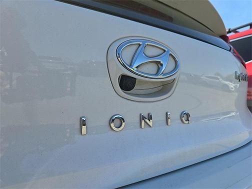 2022 Hyundai IONIQ Hybrid SE