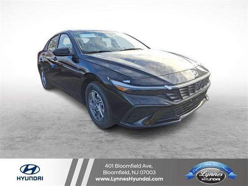 2025 Hyundai ELANTRA SE