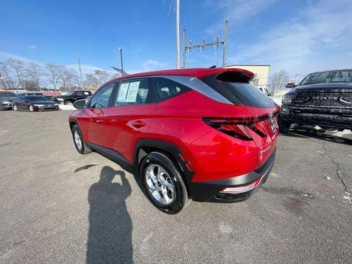 2022 Hyundai TUCSON SE